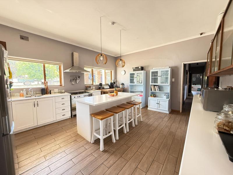 5 Bedroom Property for Sale in Bergzicht Western Cape